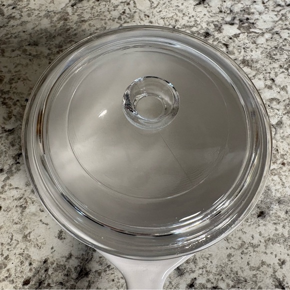 Vintage CorningWare P-82-B 1.5 pint saucepan or skillet with lid - Picture 6 of 11